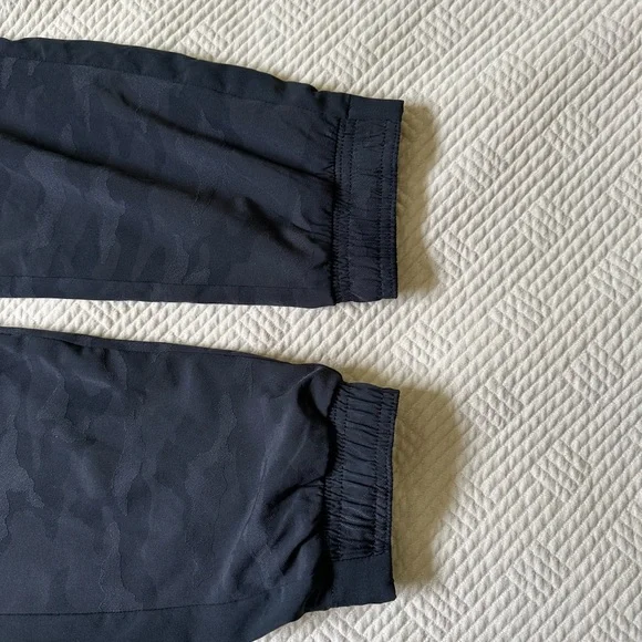 Athleta Brooklyn Textured Lined Jogger Size 8 Camo - Picture 3 of 8